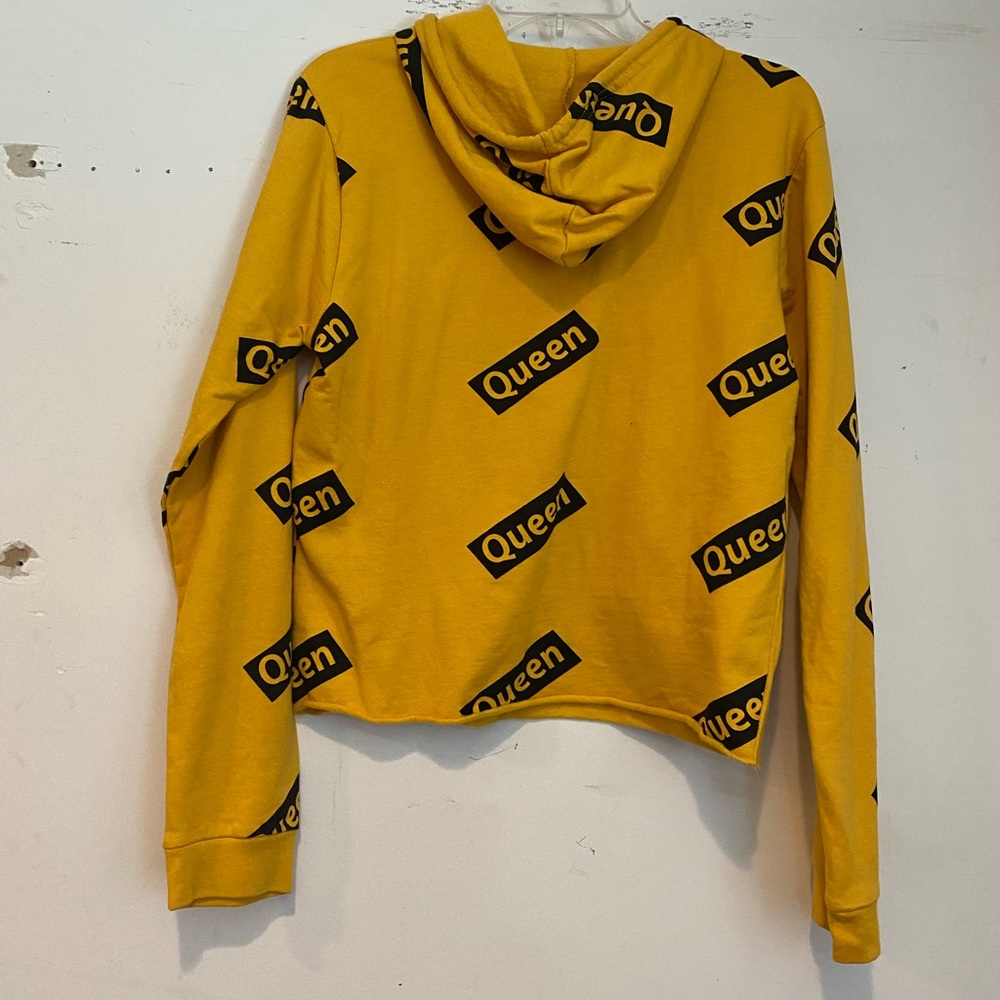 “Queen” crop sweatshirt